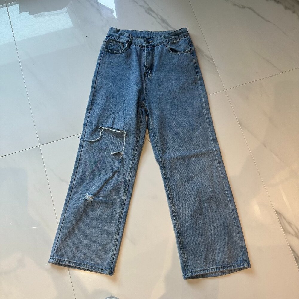 Knee Rip Baggy Jeans